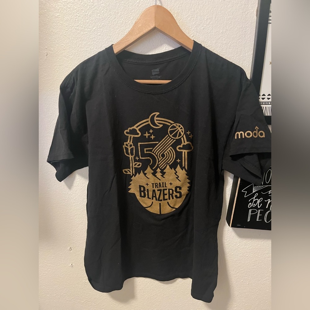 Women’s medium Blazers t-shirt